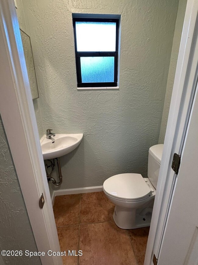 Building Photo - 310 Oleander Pl