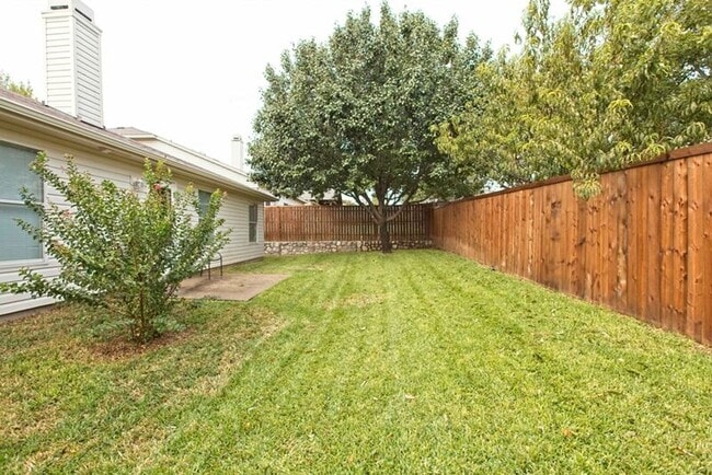 Building Photo - 2508 Clear Brook Dr