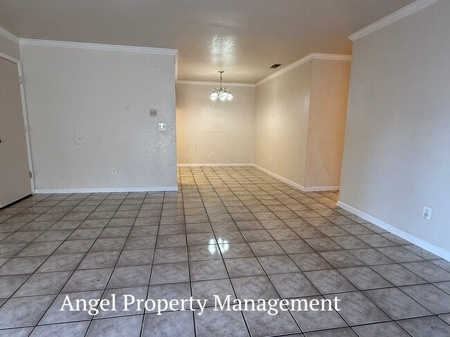 Building Photo - 6557 37th Ave