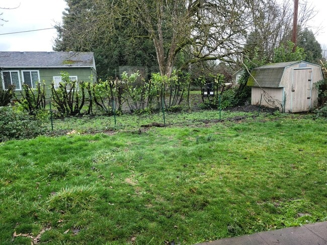 Building Photo - 2-Bedroom 1-Bathroom Duplex in Hayden Bridge