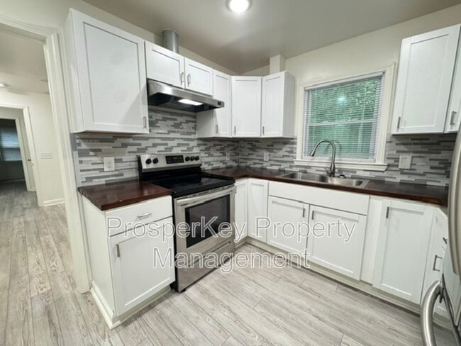 Building Photo - 2353 Agnes Dr