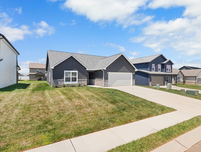 Building Photo - Lovely Home in Clarksville