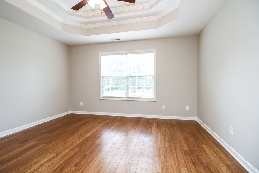 Building Photo - 731 Clear Cir