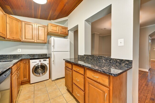 Building Photo - 1921 9 1/2 St NW