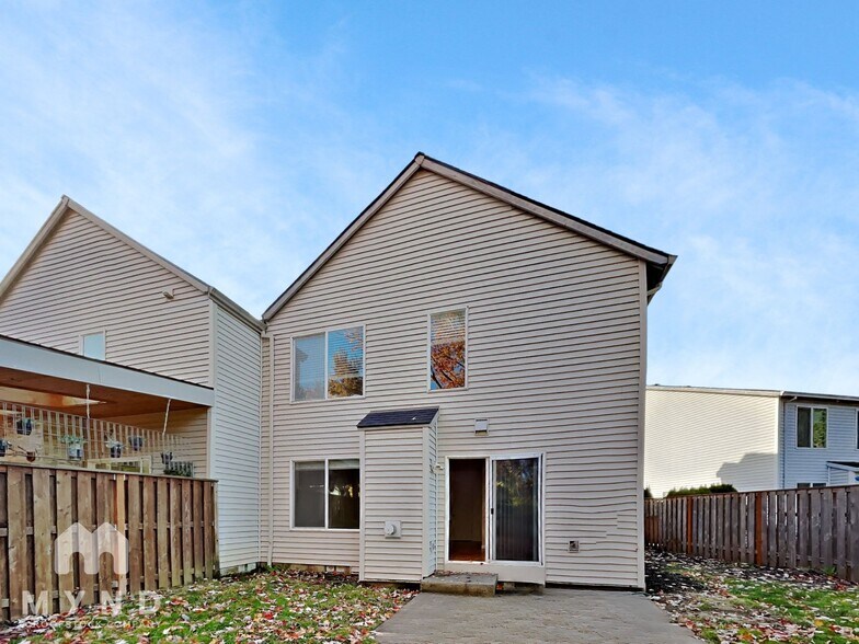 Building Photo - 20654 SW Sun Drop Pl