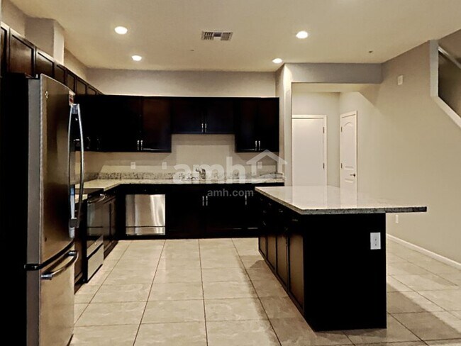 Building Photo - 20765 W Thomas Rd