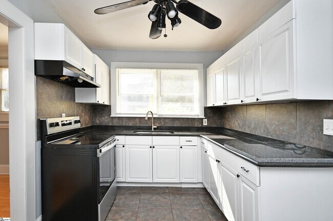 Building Photo - 204 Parkins Mill Rd