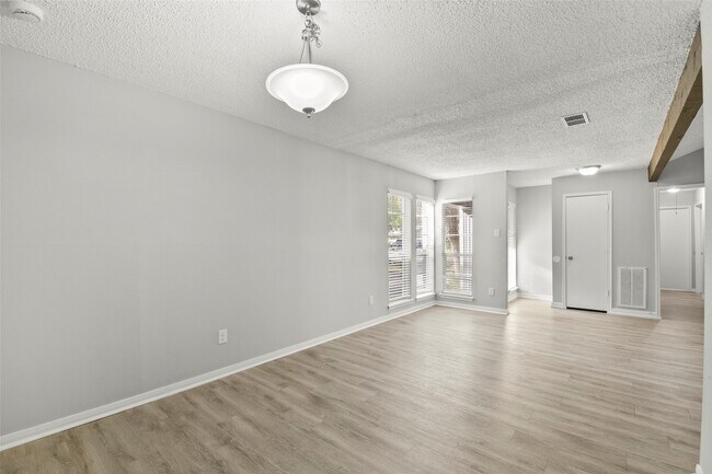 Building Photo - 16310 Cavendish Dr