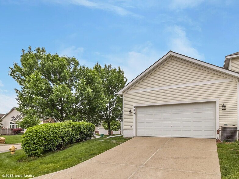 Building Photo - 9817 Suncrest Ln