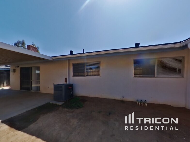 Building Photo - 13687 Boeing St