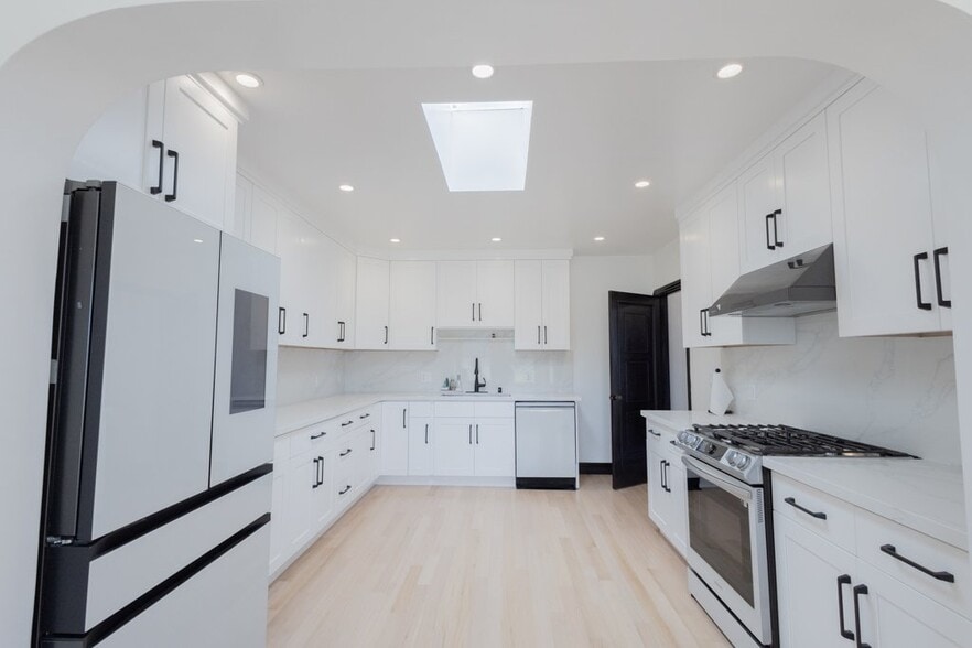 Building Photo - 212 Tocoloma Ave