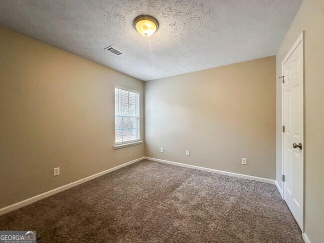 Building Photo - 1395 Stephens Pond View