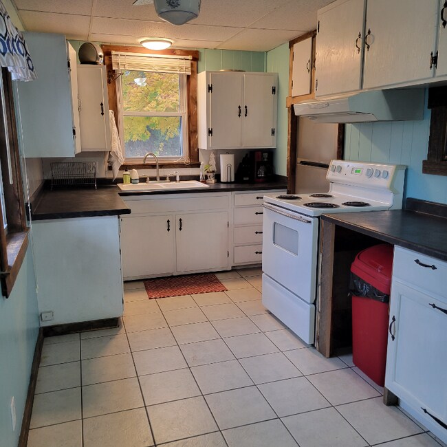 Building Photo - 779 Parker Rd