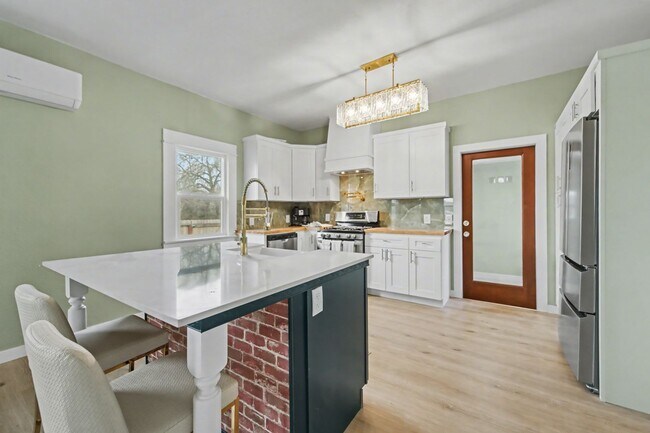 Building Photo - Beautifully Remodeled 3-Bedroom Home with Modern Upgrades