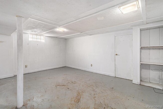 Building Photo - 2045 Central St