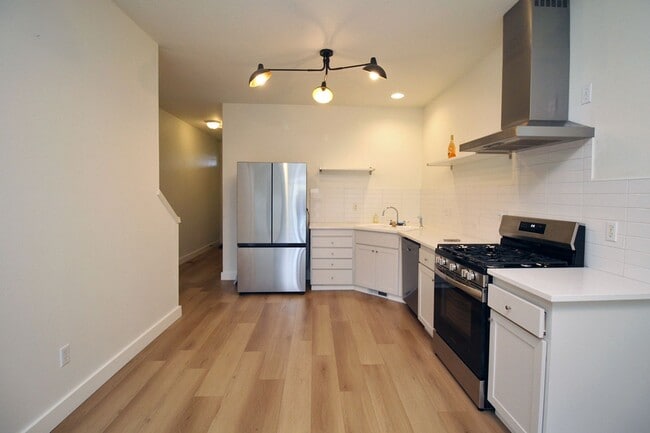 Building Photo - 8522 N Haven Ave