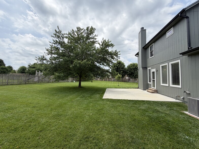 Building Photo - 13885 W 153rd Ter
