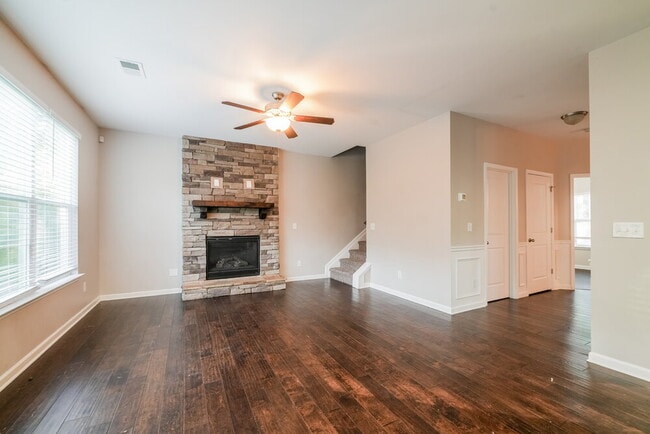 Building Photo - 4025 Tarnwood Pl