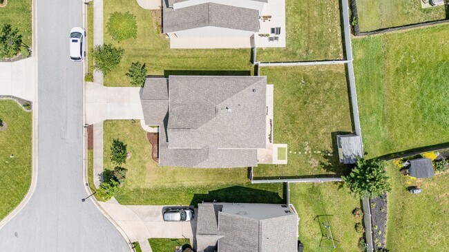 Building Photo - Beautiful 4/3 in High Point