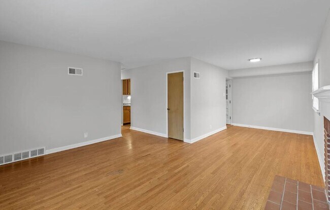 Building Photo - 713 Huntwood Ln