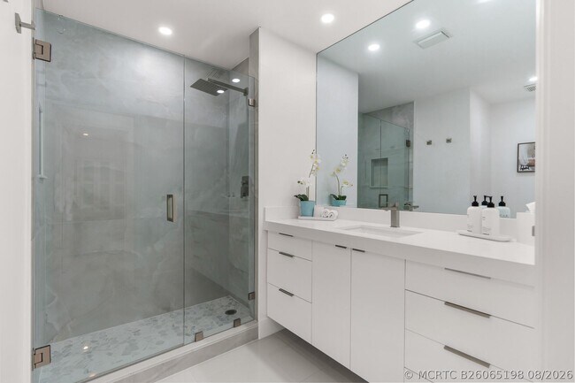 Building Photo - 23246 L'Ermitage Cir