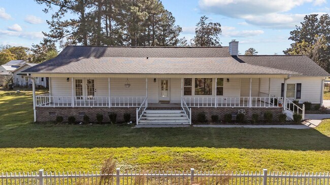 Building Photo - 105 3rd St