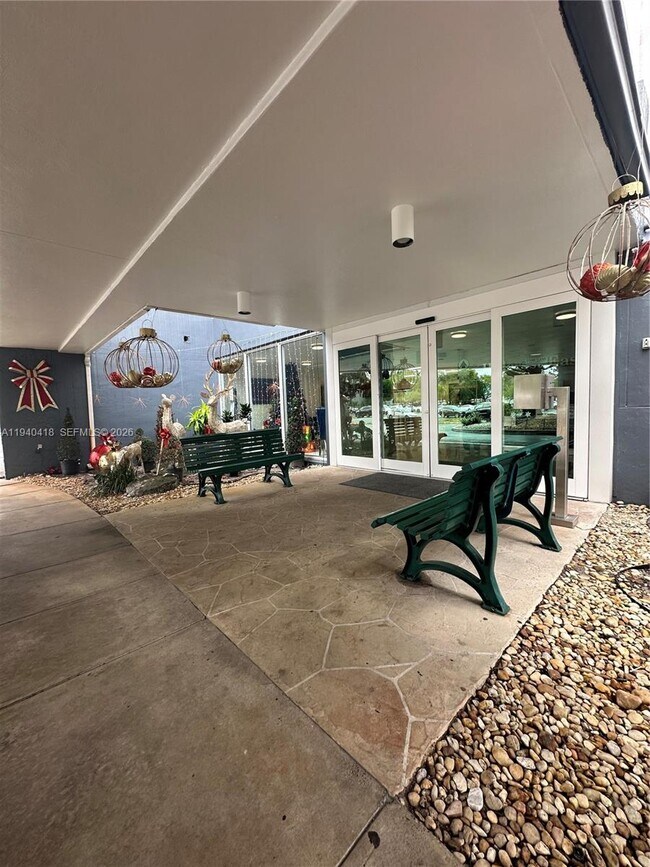 Building Photo - 919 Hillcrest Dr