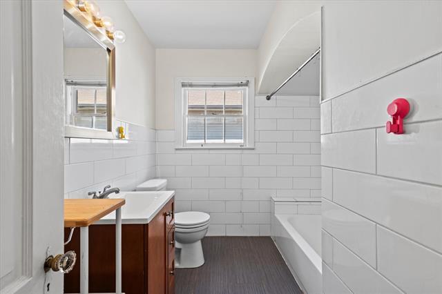 Building Photo - 5927 Lewis St