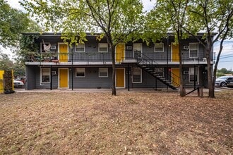 Building Photo - 901 Springdale Rd