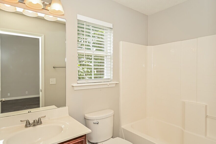 Building Photo - 8632 Lawson Dr