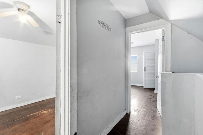 Building Photo - 6913 S Throop St