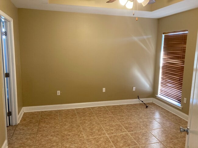 Building Photo - 16266 Charleton Dr