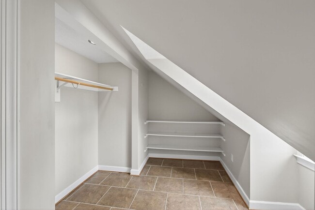 Building Photo - 4 Bedroom Rental