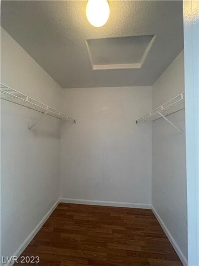 Building Photo - 2 bedroom Condo