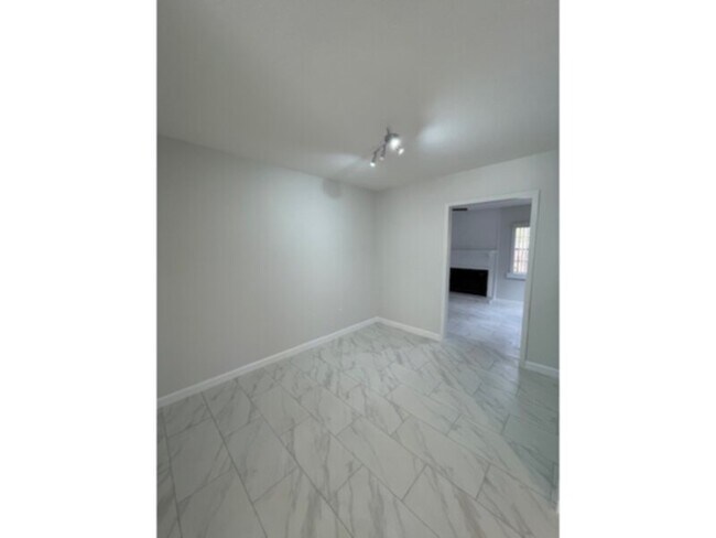 Building Photo - Winter Park 2 Bed, 2 Bath- Upgraded INSIDE and OUT w/ Community Pool!