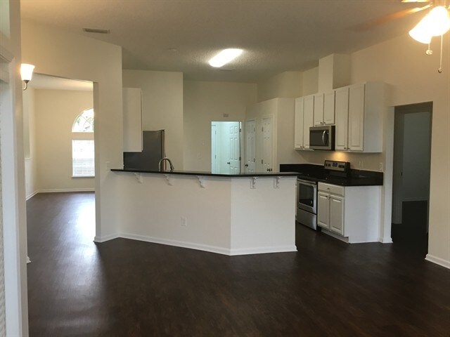 Building Photo - 157 N Lake Cunningham Ave