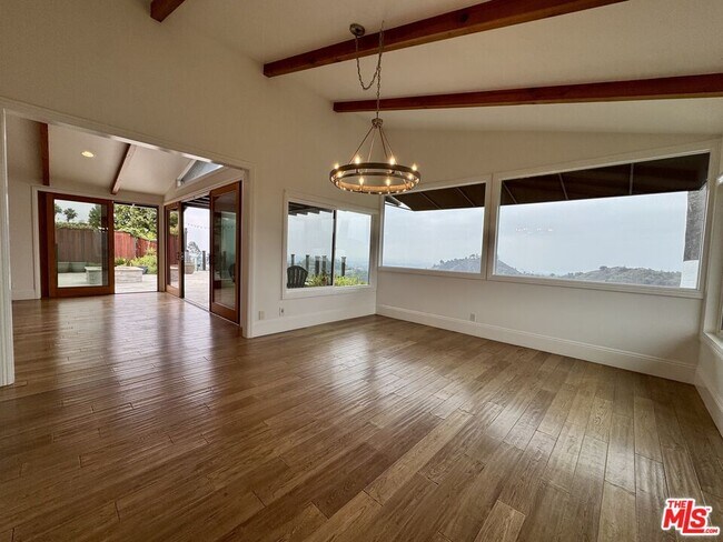 Building Photo - 2255 Westridge Rd