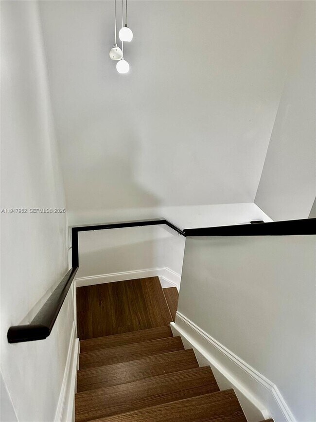 Building Photo - 2941 NE 185th St