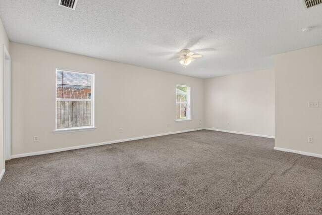 Building Photo - Great location! Great price! Great home!