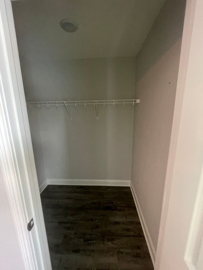 Building Photo - 2 Bed/2.5 Bath Townhome with Garage (Water/Sewer/Trash Included)