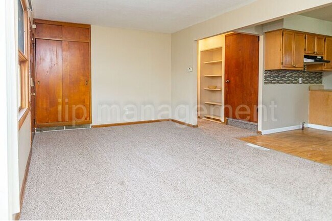 Building Photo - 4 Bedroom 2 Bath Cape Cod in Maple Hts