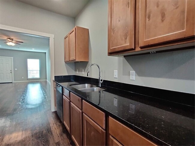 Building Photo - Townhome w/ Convenient Location Midway Between Centerton and Bentonville.