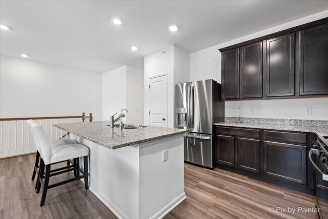 Building Photo - 462 Comstock Rd