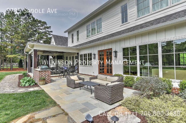 Building Photo - 9705 Saddle Ave