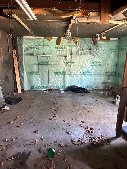 Building Photo - 2345 Iowa St