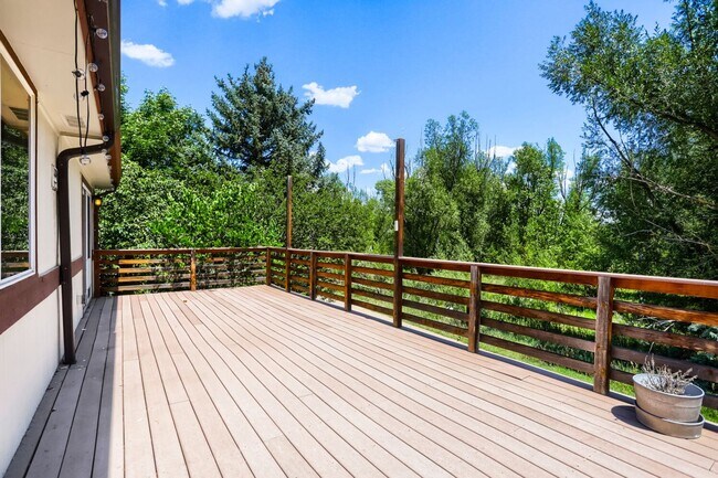 Building Photo - Gorgeous and Airy N. Boulder 4 bed, 3 bath in Quiet Cul-de-Sac - AVAILABLE NOW