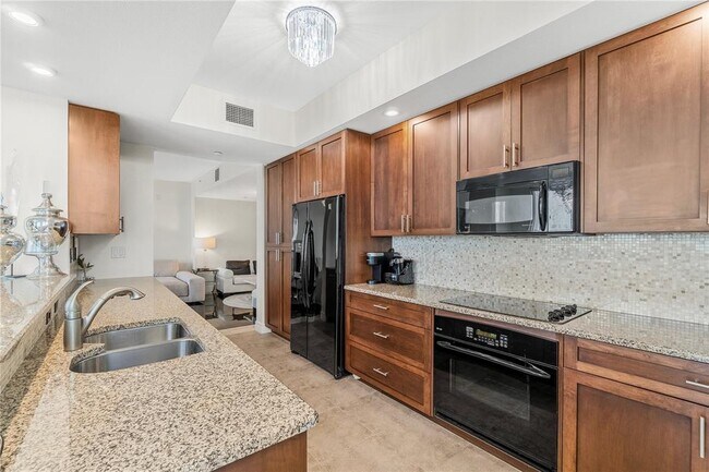 Building Photo - 331 Cleveland St