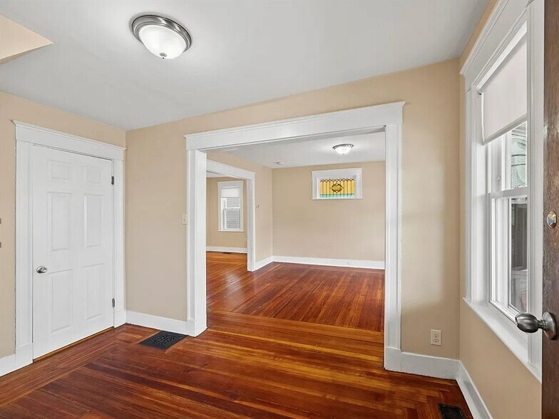 Building Photo - 115 Sagamore Ave