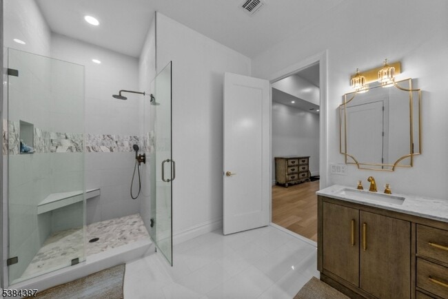 Building Photo - 472 High St