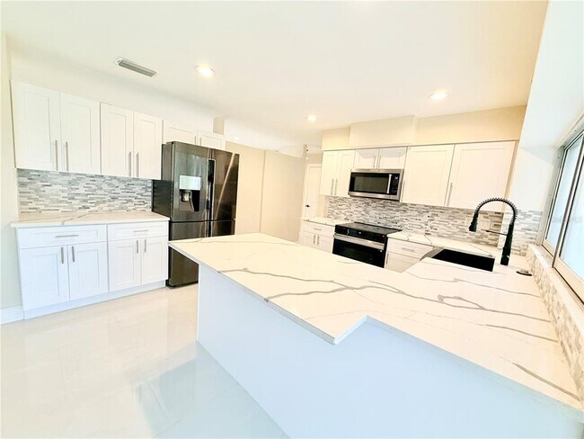 Building Photo - 4866 Huntington St NE